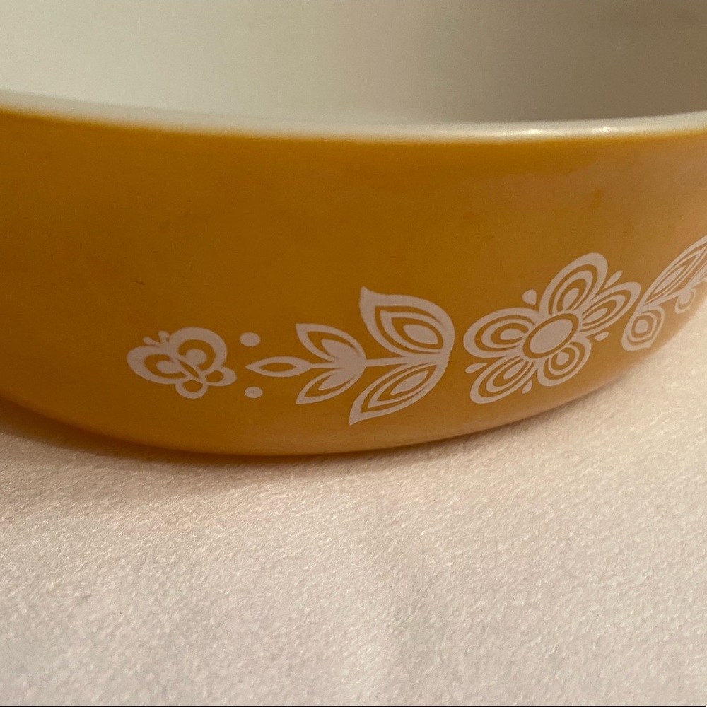 Vintage butterfly gold pyrex baking dish